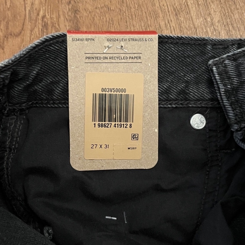 Levi's Women's Cinch Waist Barrel Jeans - Picture 15 of 15